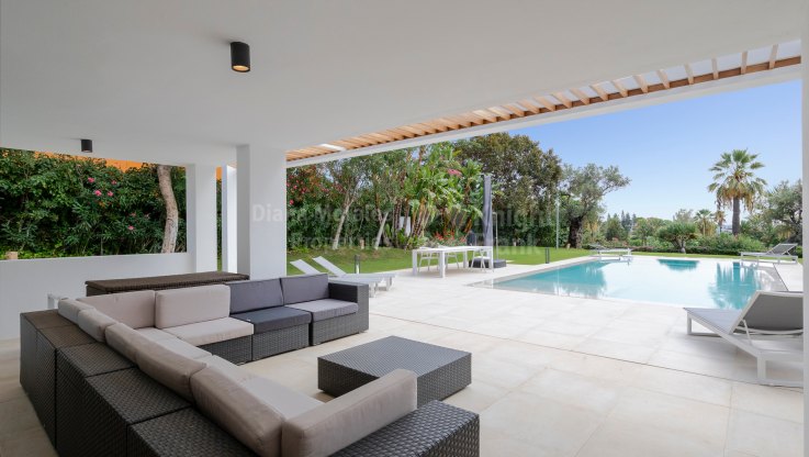 Villa de 6 dormitorios en primera linea de golf - Villa en venta en Los Naranjos Golf, Nueva Andalucia