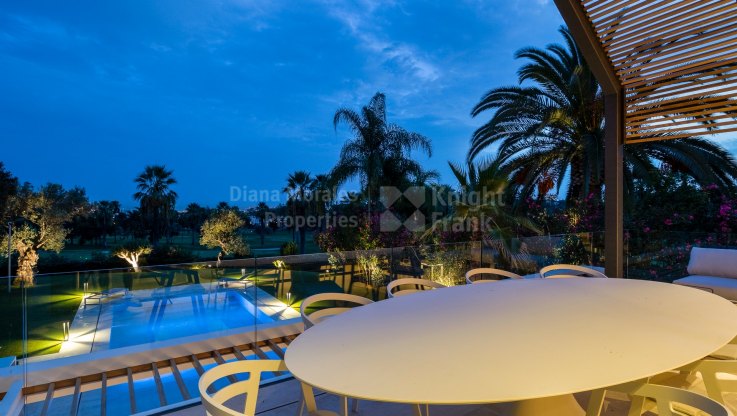 Golfvilla mit 6 Schlafzimmern in erster Linie - Villa zum Verkauf in Los Naranjos Golf, Nueva Andalucia