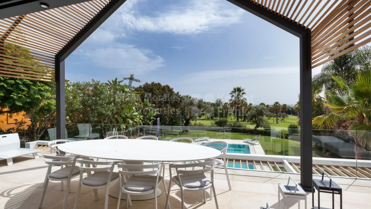 Villa de golf de 6 chambres en première ligne - Villa à vendre à Los Naranjos Golf, Nueva Andalucia