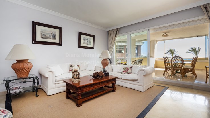 Spacious flat in front line beach complex - Apartment for sale in Marbella - Puerto Banus