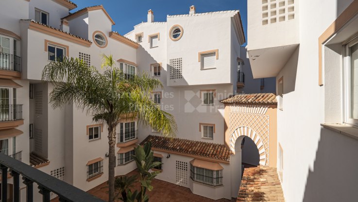 Geräumige Wohnung in erster Strandlinie - Wohnung zum Verkauf in Marbella - Puerto Banus