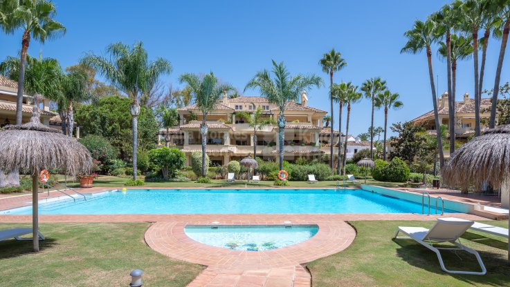Apartment in a gated community in the Golf Valley - Apartment for sale in Las Alamandas, Nueva Andalucia