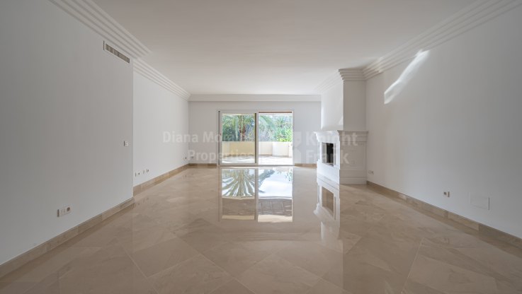 Appartement dans une urbanisation de la vallée du golf - Appartement à vendre à Las Alamandas, Nueva Andalucia