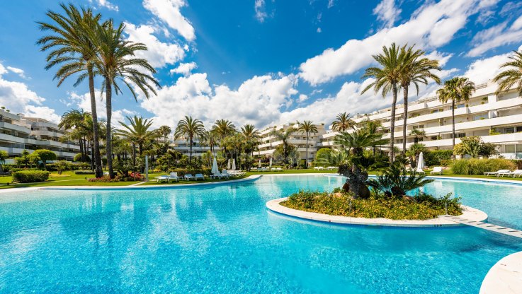 Ático de lujo en primera línea de playa - Atico Duplex en venta en Los Granados, Marbella - Puerto Banus