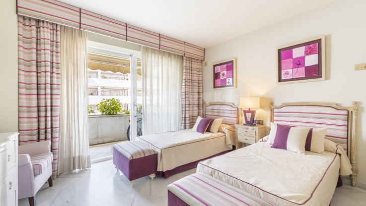 Privileged beachfront location - Apartment for sale in Los Granados, Marbella - Puerto Banus