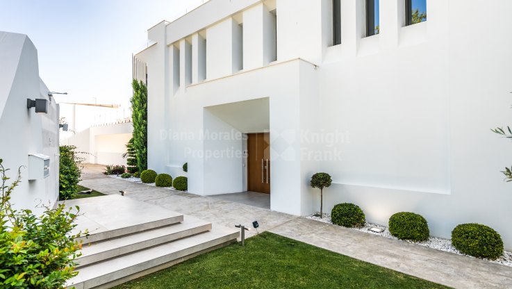 Moderna villa en venta en Nueva Andalucía - Villa en venta en La Pera, Nueva Andalucia
