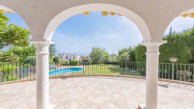 Villa mit Entwicklungsmöglichkeiten - Villa zum Verkauf in Lindasol, Marbella Ost