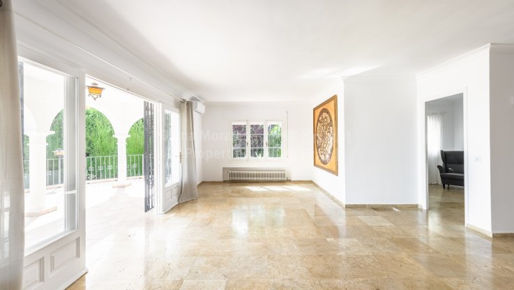 Villa mit Entwicklungsmöglichkeiten - Villa zum Verkauf in Lindasol, Marbella Ost