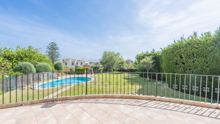 Villa with sea views and lots of potential in Lindasol, Marbella - Villa for sale in Lindasol, Marbella East