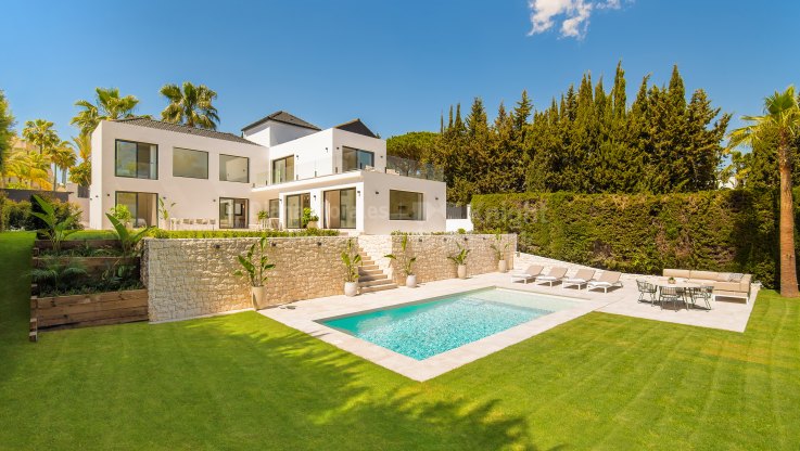 Exquisita villa familiar en Las Brisas - Villa en venta en Las Brisas, Nueva Andalucia