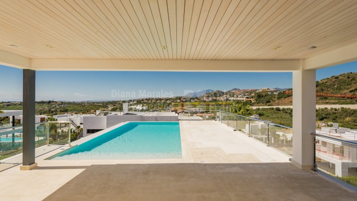 Moderne Villa umgeben von Golfplätzen - Villa zum Verkauf in Haza del Conde, Nueva Andalucia