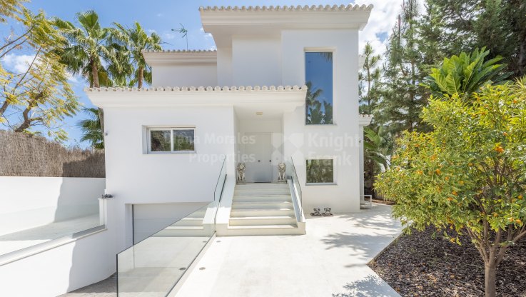 Villa with sea views for sale in Nagueles - Villa for sale in Nagüeles, Marbella Golden Mile