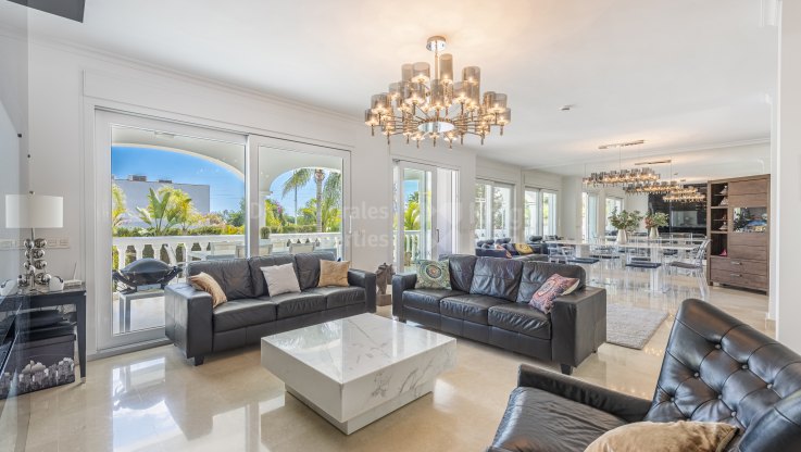 Villa con vistas al mar en venta en Nagueles - Villa en venta en Nagüeles, Marbella Milla de Oro