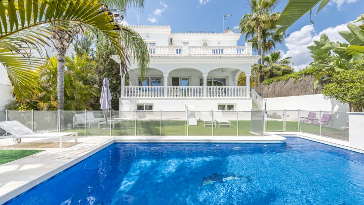 Villa with sea views for sale in Nagueles - Villa for sale in Nagüeles, Marbella Golden Mile