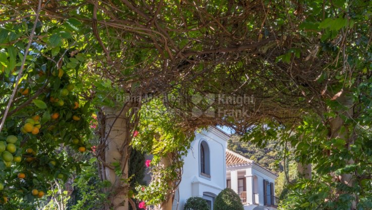Preciosa casa de estilo tradicional en El Madroñal - Villa en venta en El Madroñal, Benahavis