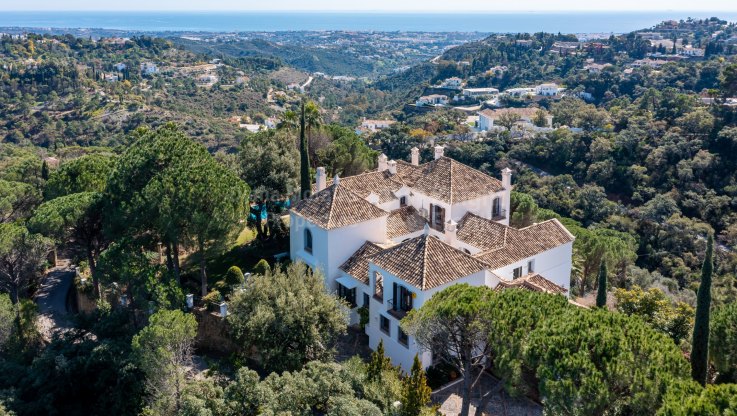 Preciosa casa de estilo tradicional en El Madroñal - Villa en venta en El Madroñal, Benahavis