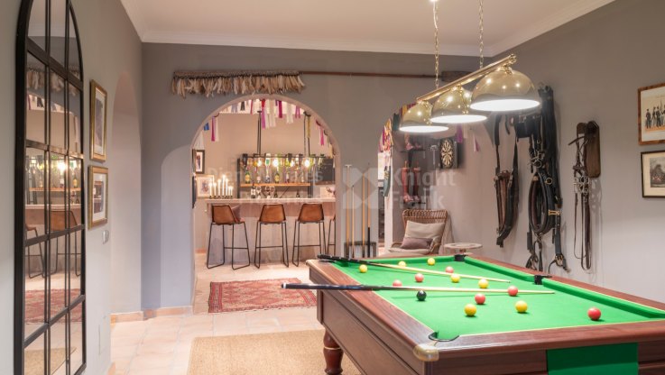 Preciosa casa de estilo tradicional en El Madroñal - Villa en venta en El Madroñal, Benahavis