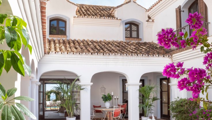 Preciosa casa de estilo tradicional en El Madroñal - Villa en venta en El Madroñal, Benahavis