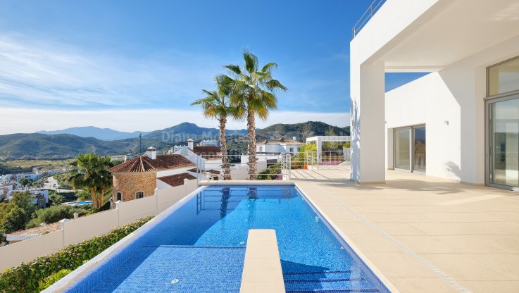 Contemporary villa with panoramic views - Villa for sale in Puerto del Capitan, Benahavis