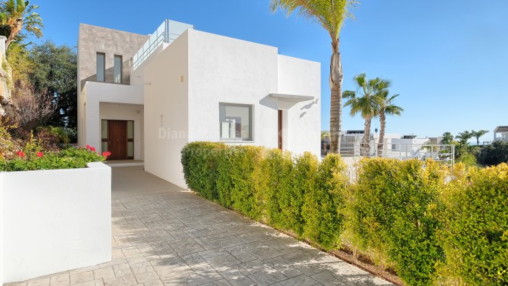 Moderne Villa mit Panoramablick - Villa zum Verkauf in Puerto del Capitan, Benahavis