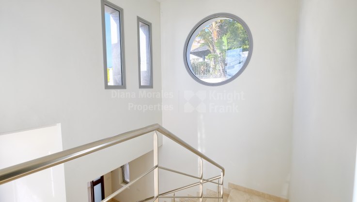Villa contemporánea con vistas panorámicas - Villa en venta en Puerto del Capitan, Benahavis