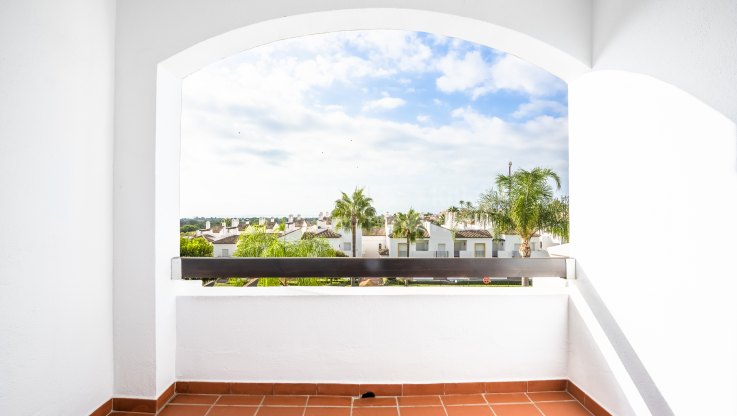 Außergewöhnliches Stadthaus mit Meerblick und Garten - Reihenhaus zum Verkauf in Last Green, Nueva Andalucia