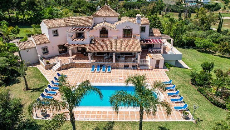 Große Villa in der Nähe des Golfplatzes Los Flamingos - Villa zum Verkauf in Cancelada, Estepona