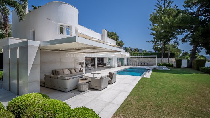 Stilvolle Villa in bewachter Wohnanlage - Villa zum Verkauf in Altos Reales, Marbella Goldene Meile