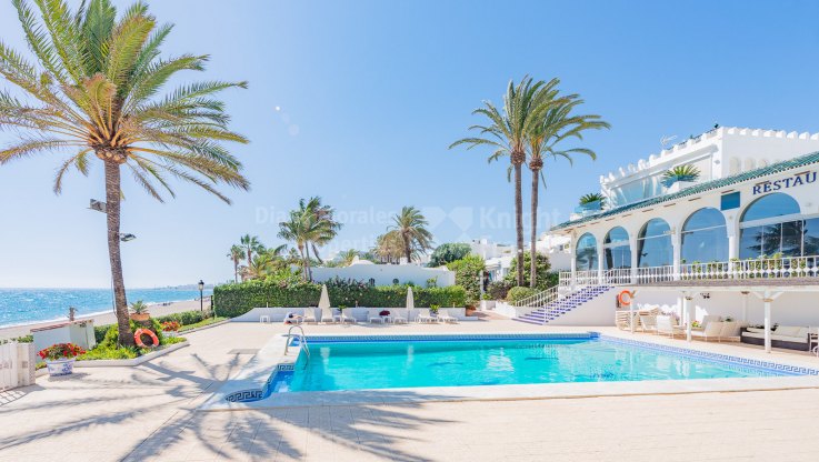 Bungalow in erster Linie Strandkomplex - Bungalow zum Verkauf in El Oasis Club, Marbella Goldene Meile