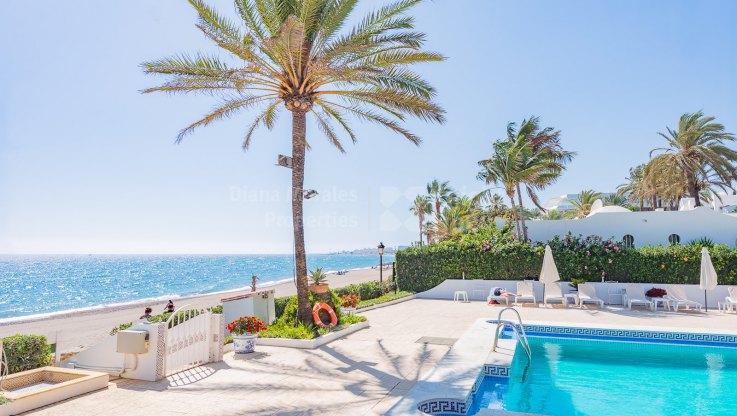 Bungalow in front line beach complex in the Golden Mile - Bungalow for sale in El Oasis Club, Marbella Golden Mile