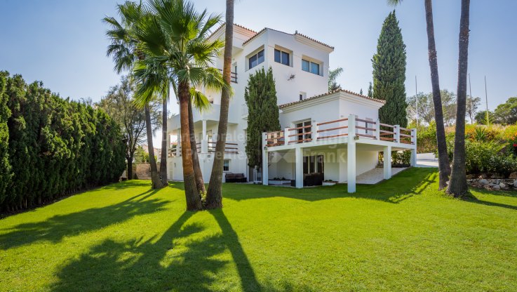Family villa in Atalaya Golf - Villa for sale in Atalaya Golf, Estepona