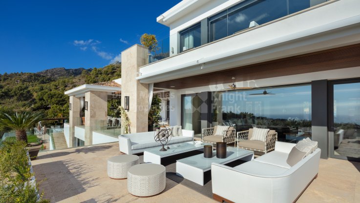Villa with breathtaking views in gated community - Villa for sale in Cascada de Camojan, Marbella Golden Mile