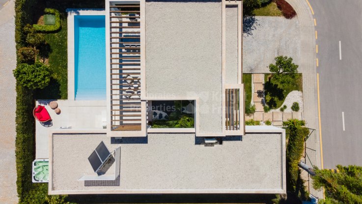 Casa de una sola planta en urbanización vallada - Villa en venta en Atalaya, Estepona