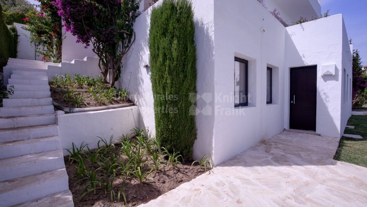 Preciosa villa de estilo mediterráneo - Villa en venta en El Paraiso, Estepona