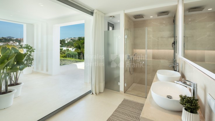 Modern and cosy villa in a gated urbanisation - Villa for sale in Nueva Andalucia