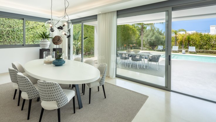 Villa moderne et accueillante dans une urbanisation clôturée - Villa à vendre à Nueva Andalucia