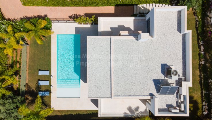 Villa moderne et accueillante dans une urbanisation clôturée - Villa à vendre à Nueva Andalucia