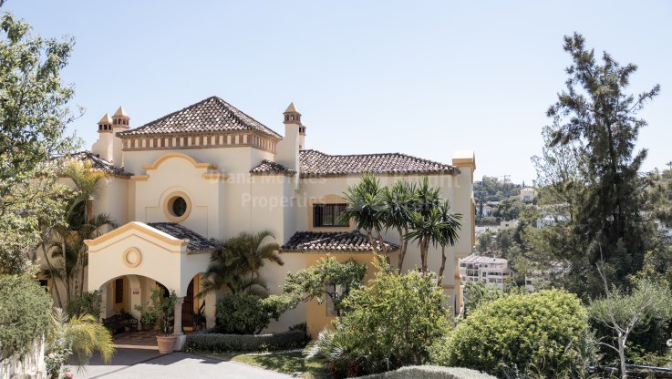 Klassische Villa mit Charakter und Panoramablick - Villa zum Verkauf in Vega del Colorado, Benahavis