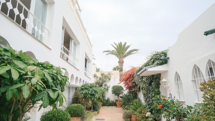 Villa dans un complexe de plage en première ligne sur le Golden Mile - Villa à vendre à El Oasis Club, Marbella Golden Mile