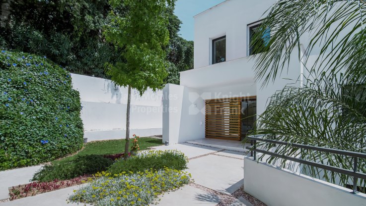 Moderne Villa mit Aussicht in La Quinta - Villa zum Verkauf in La Quinta, Benahavis