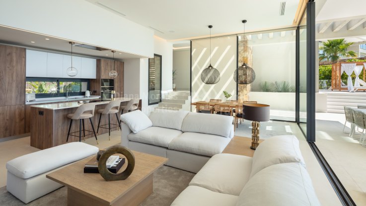 Schönes Haus im Golftal mit Panoramablick - Villa zum Verkauf in Nueva Andalucia