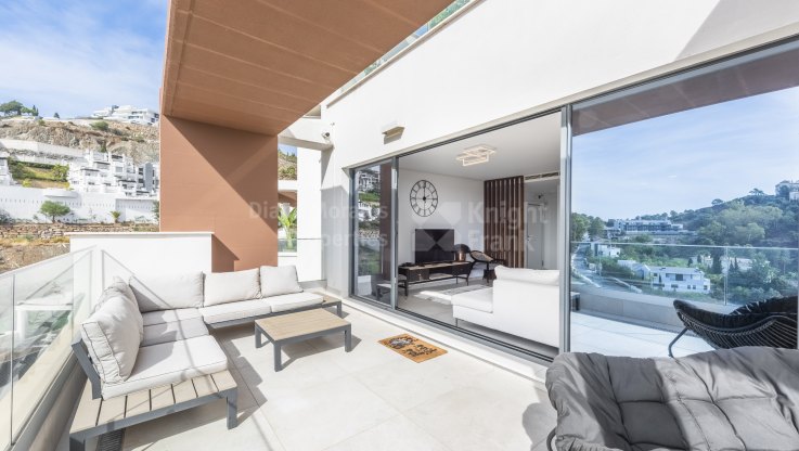Ático con vistas panorámicas - Apartamento en venta en La Quinta, Benahavis