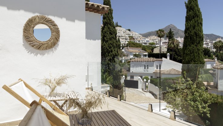 Maison de charme dans une communauté fermée - Villa à vendre à Marbella Country Club, Nueva Andalucia
