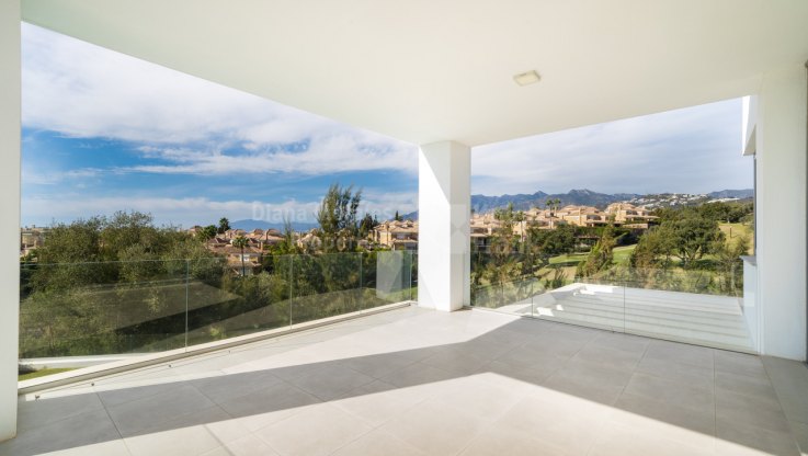 Beautiful house with views of the golf course and the Mediterranean Sea - Villa for sale in Santa Clara, Marbella East