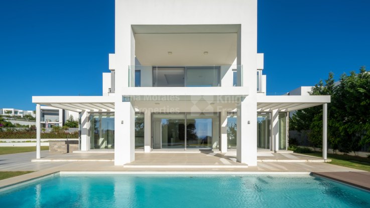 Preciosa casa con vistas al golf y el mar Mediterráneo - Villa en venta en Santa Clara, Marbella Este