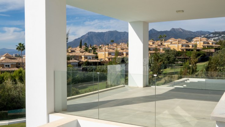 Belle maison avec vue sur le terrain de golf et la mer Méditerranée - Villa à vendre à Santa Clara, Marbella Est
