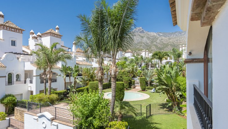Apartamento a los pies de Sierra Blanca con vistas al mar - Apartamento en venta en Nagüeles, Marbella Milla de Oro