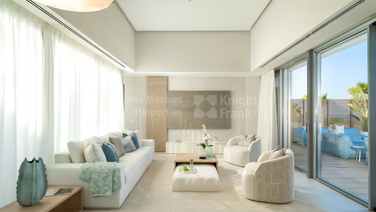 Wunderschöne Villa in bewachter Anlage direkt am Meer - Villa zum Verkauf in Estepona Playa, Estepona