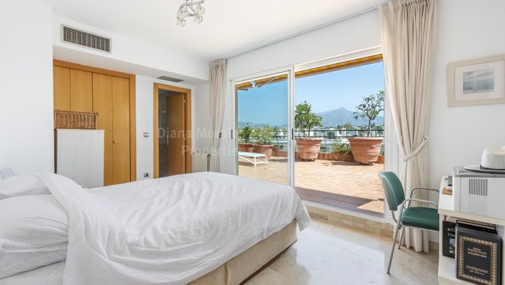 Sunny penthouse apartment with golf views in Guadalmina Alta - Duplex Penthouse for sale in Guadalmina Alta, San Pedro de Alcantara