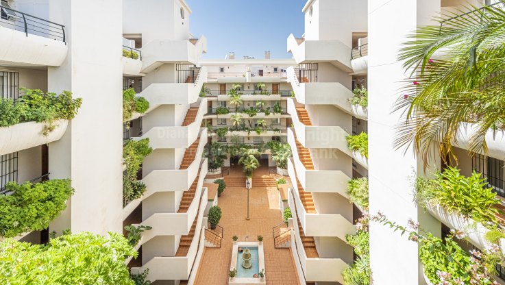 Sunny penthouse apartment with golf views in Guadalmina Alta - Duplex Penthouse for sale in Guadalmina Alta, San Pedro de Alcantara